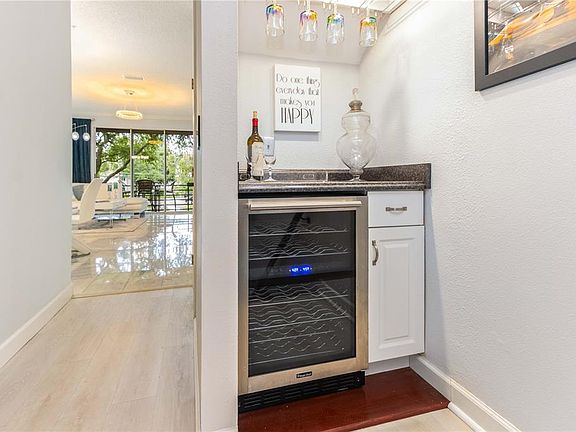 5th image of 320 ISLAND WAY #605