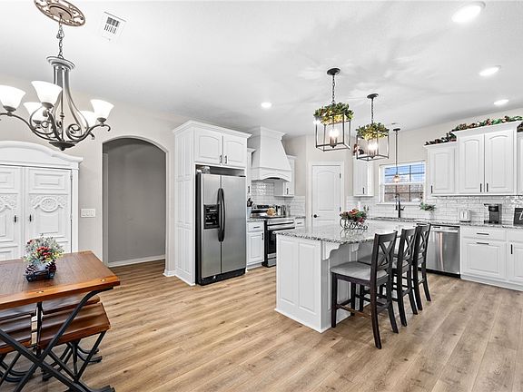 4th image of 324 Parker Ln