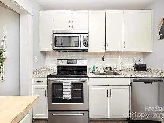 1820 Kensington Dr — Photo 8