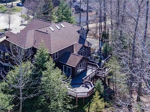 3rd image of 8901 Stoneybrook Dr