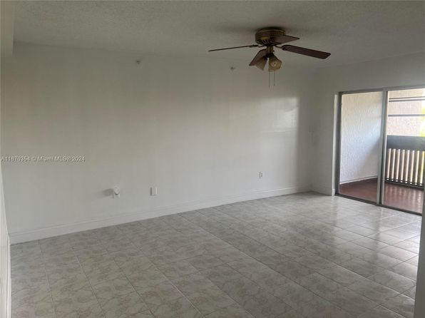 10641 SW 108th Ave APT 4E, Miami, FL 33176