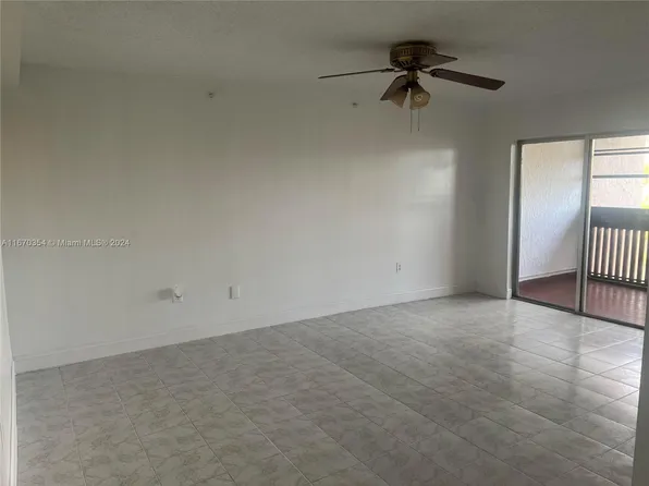 10641 SW 108th Ave APT 4E, Miami, FL 33176