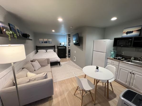 2504 Bridgeport Way W #C