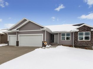 1226 Petrus Dr NE, Cedar Rapids, IA 52402