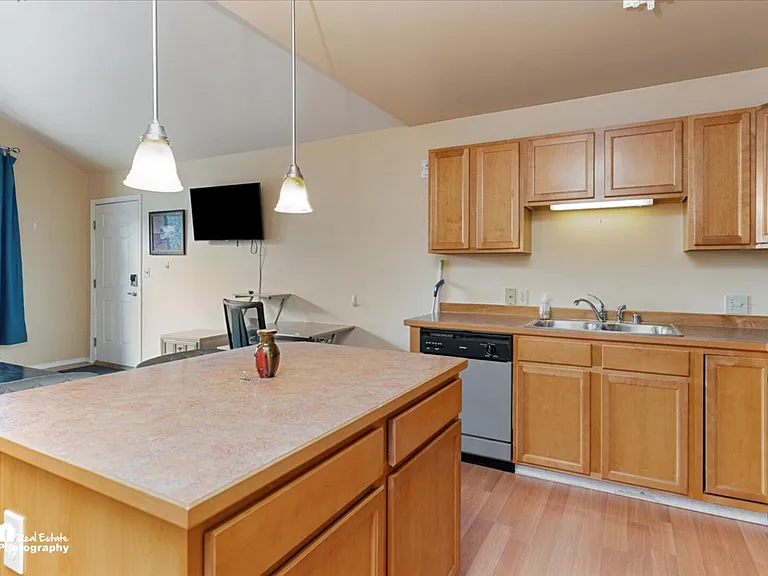 E 43rd Pl — Photo 11