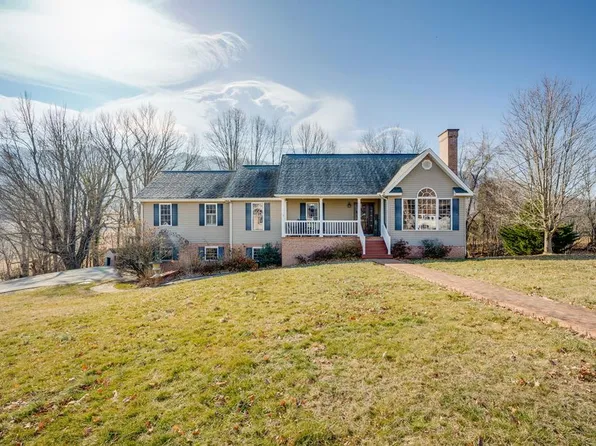 127 Echo Ln, Lebanon, VA 24266