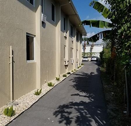 2nd image of 1 NE 78th St APT 11