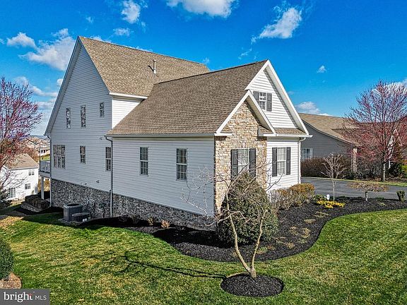 2nd image of 1256 Laurel Oak Ln