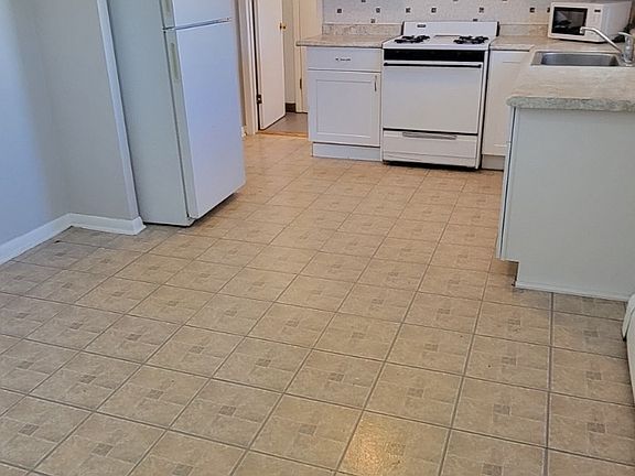 3rd image of 2423 N Neva Ave APT 2