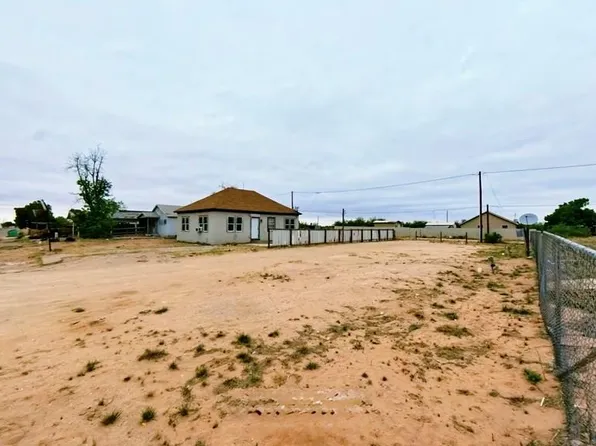 809 E C St, Monahans, TX 79756