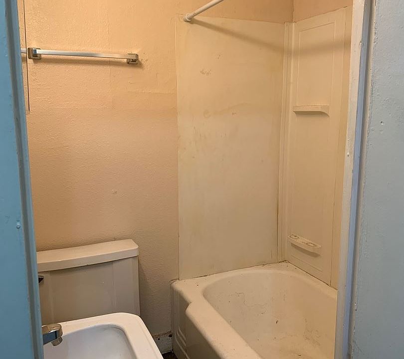 2nd image of 1465 N Grant Ave APT C