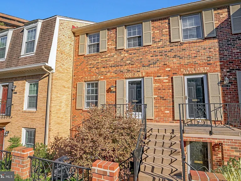 3265A Sutton Pl NW #A — Photo 1