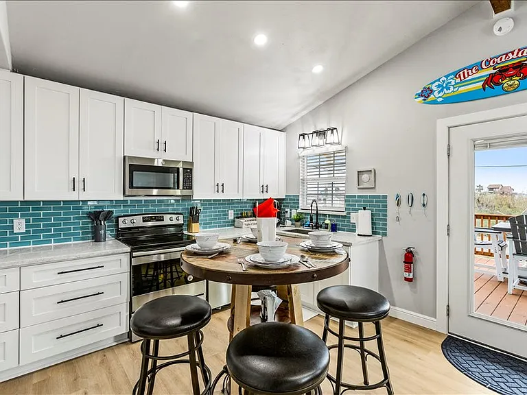 252 Flamingo St — Photo 12