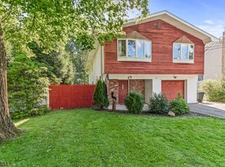 12 River Rd, Stanhope, NJ 07874