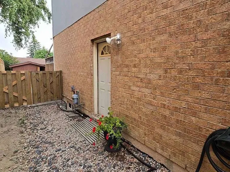 93 Don Head Village Blvd #BASEMENT — Photo 2