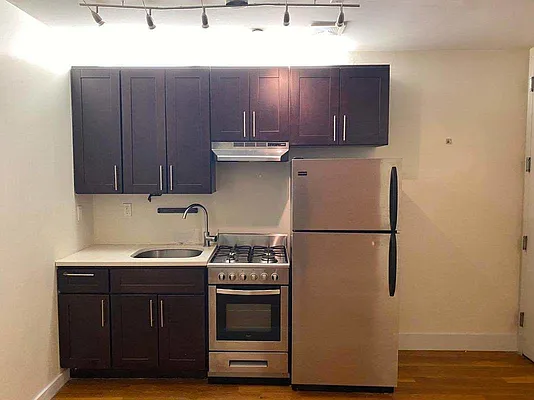 Rented by Tapiro Realty | media 1