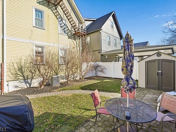 3rd image of 17 Wilfred St