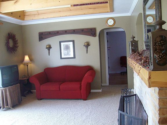 2nd Picture of Living room