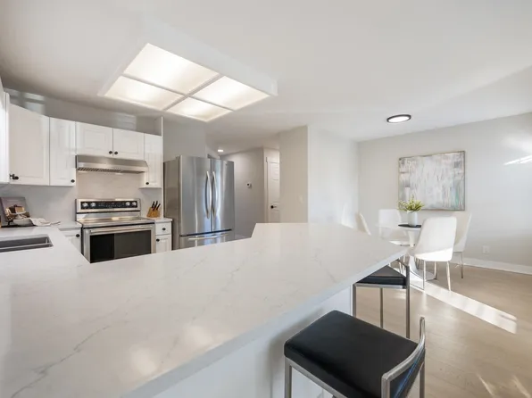 15458 110th Ave, Surrey, BC V3R 0X1