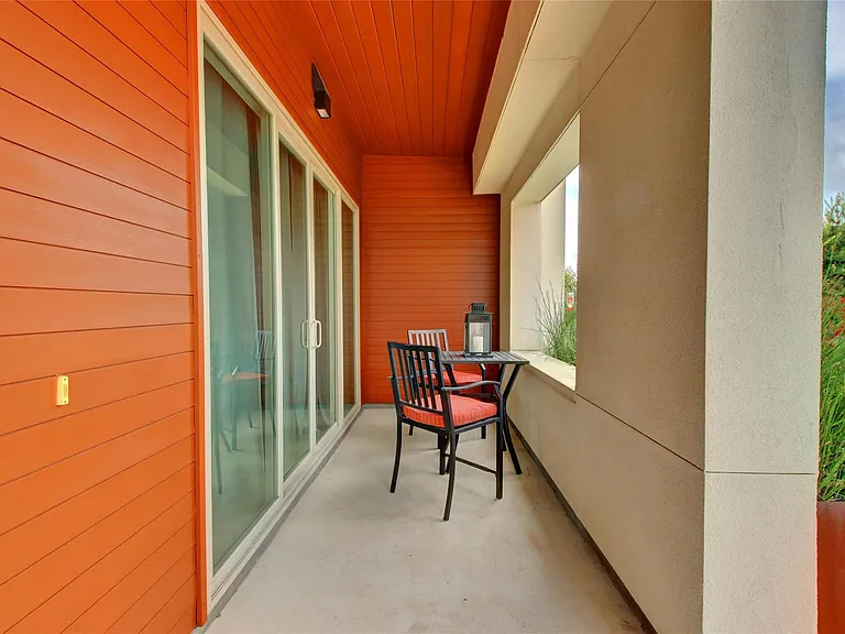 2114 Philomena St — Photo 11