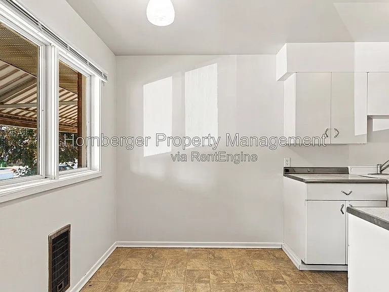 1508 N Post St — Photo 3