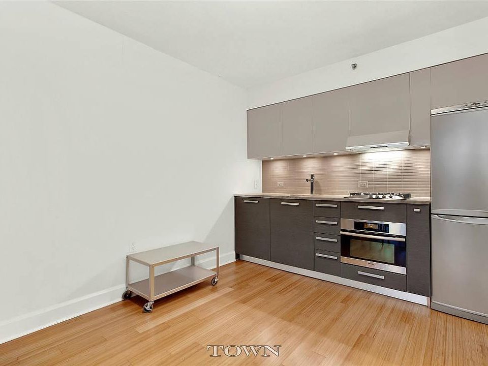 2nd image of 505 W 47th St #4F