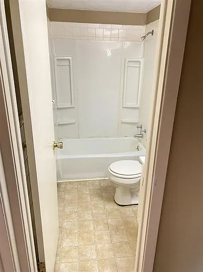 711 W Church St #8 — Photo 11