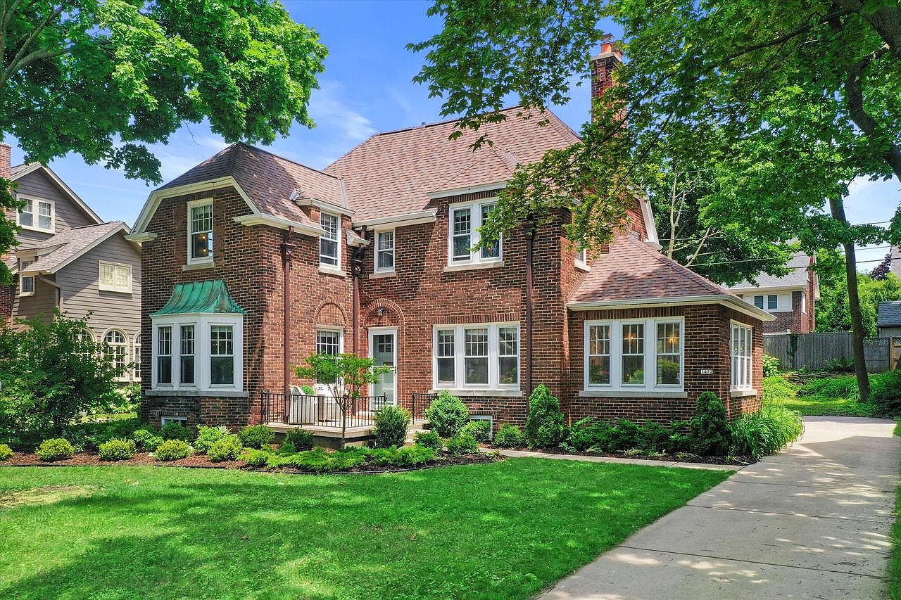 3472 North Hackett AVENUE, Milwaukee, WI 53211 | Zillow