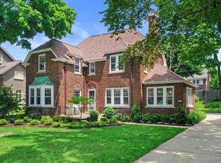 3472 N Hackett Ave, Milwaukee, WI 53211