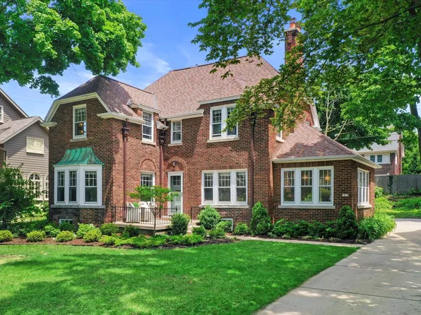 3472 North Hackett AVENUE, Milwaukee, WI 53211