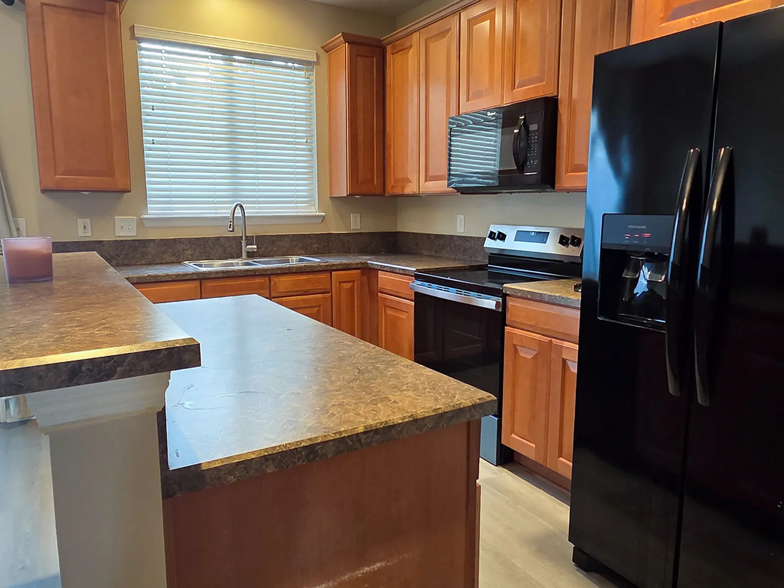 2 bed, 2.5 bath, 1422 sqft, $1,700 — Photo 4