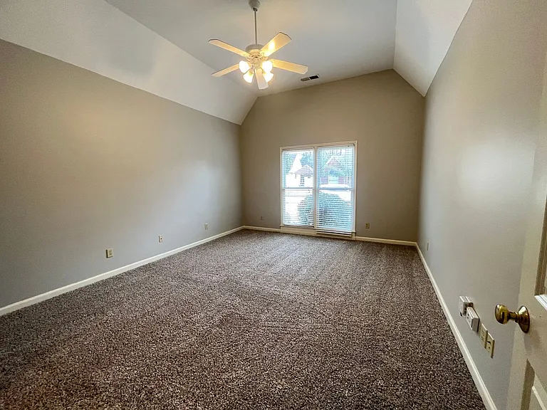 8570 Meadow Green Dr — Photo 10