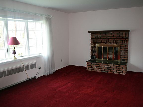 Formal Living Room w/Fireplace