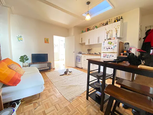 Rented by Nolita Group | media 12