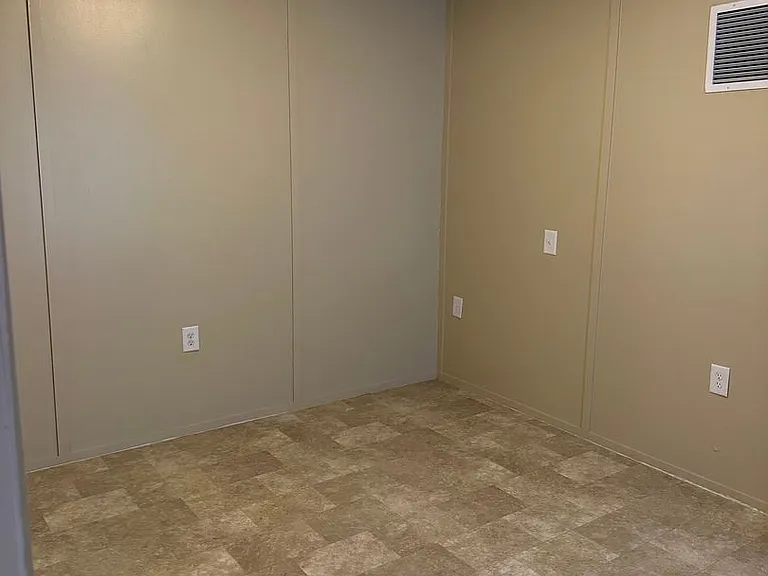 2501 S Broadway Ave — Photo 15