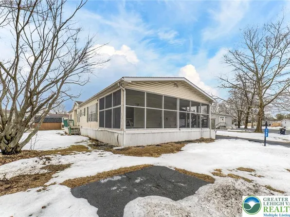 182 Greenbriar Dr S, Bath, PA 18014