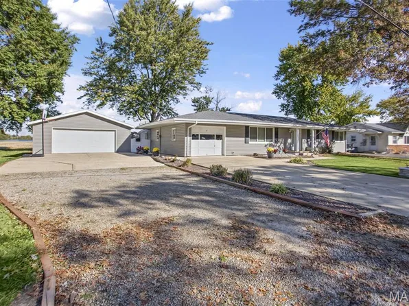 120 Virginia St, Brighton, IL 62012
