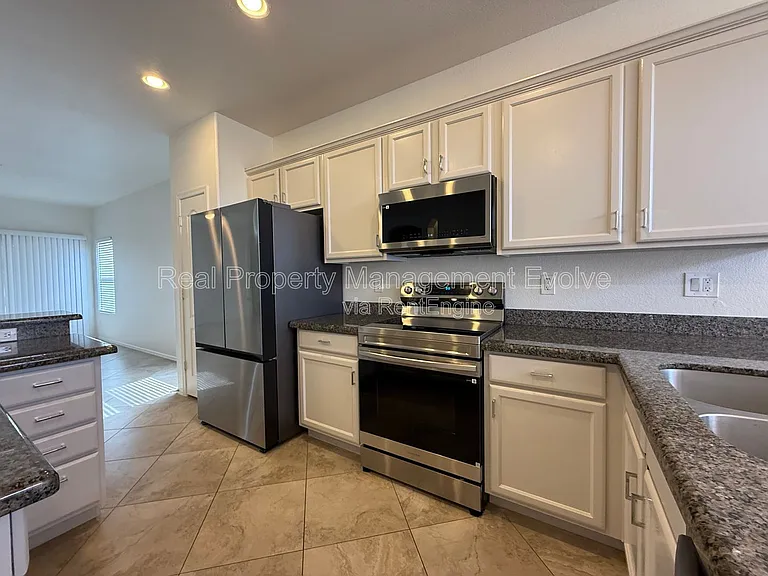11913 W Jackson St — Photo 6