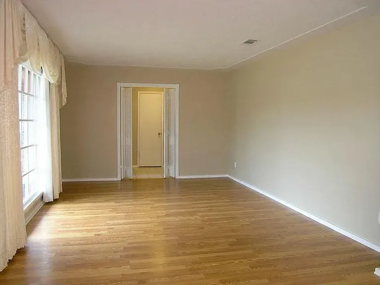 5008 Fall River Dr — Photo 12