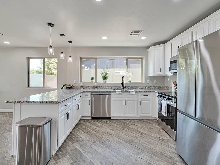 2203 W Palomino Dr — Photo 10