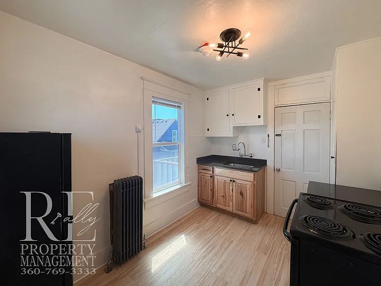 902 Pleasant Ave — Photo 6