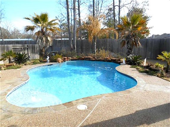 TROPICAL POOL
