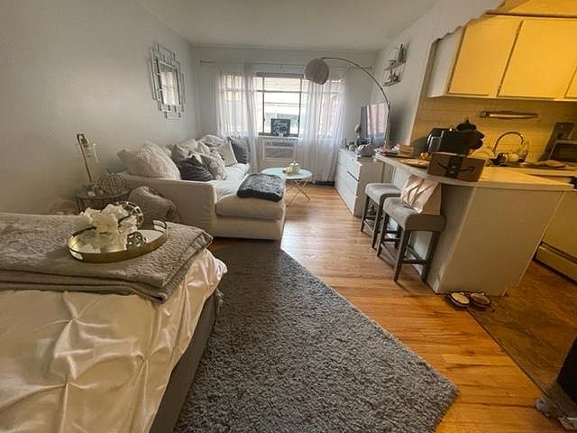 1st image of 321 W Barry Ave #507