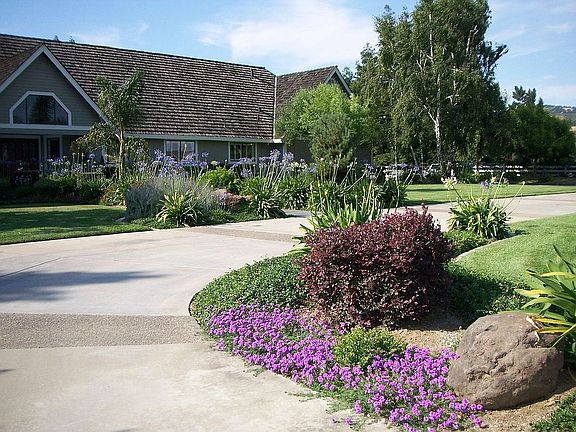 Circular driveway - landscape