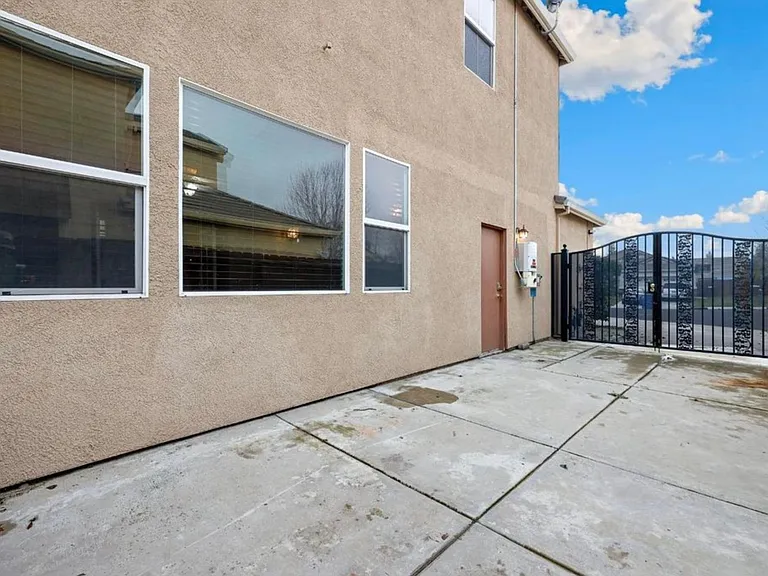 2090 Wisteria Pl — Photo 46