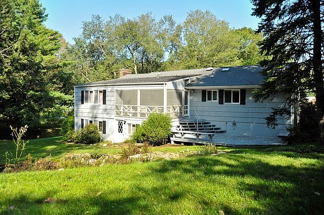 2nd image of 5 Birch Ln