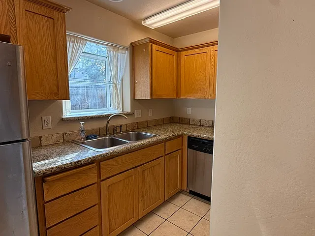 2 bed, 2.5 bath, 1128 sqft, $1,950 — Photo 3