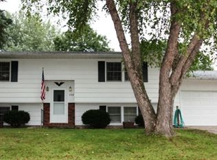 230 Devlin Cir, Cedar Falls, IA 50613