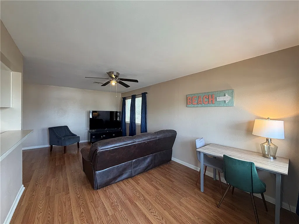 2 bed, 1.0 bath, 991 sqft, $1,550 — Photo 4