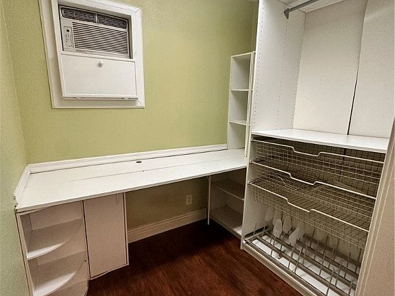 4th image of 717 Barbara Dr